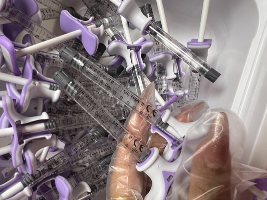حشو حمض الهيالورونيك Juvederm للشفاه المثيرة